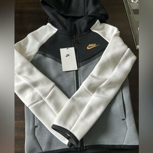 Nike Tech Black and White Full-Zip Jacket XS boys